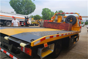 展览路附近拖车电话号码服务